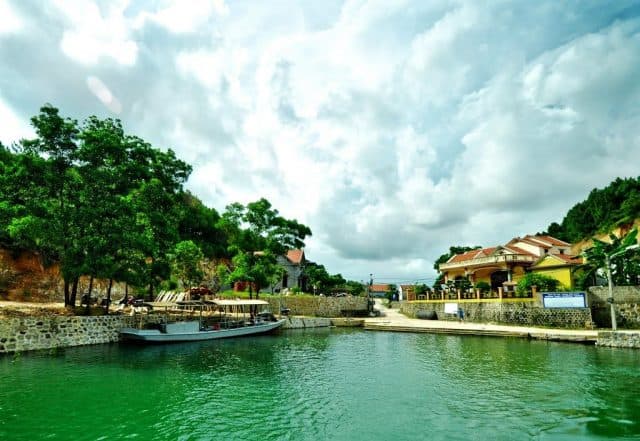 Khám phá vẻ đẹp tiên cảnh ở Chùa Lôi Âm Quảng Ninh - Vntrip.vn