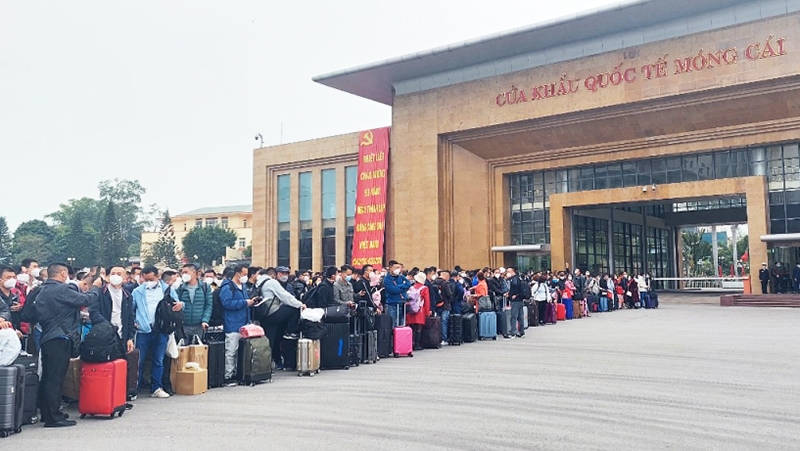 Cặp Cửa khẩu Quốc tế Móng Cái - Đông Hưng thông quan trở lại | Báo Dân tộc  và Phát triển