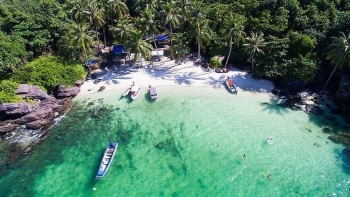 Khám phá đảo Minh Châu giữa lòng vịnh Bái Tử Long