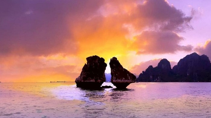 Khám phá danh thắng trên Vịnh Hạ Long vào cuối thu