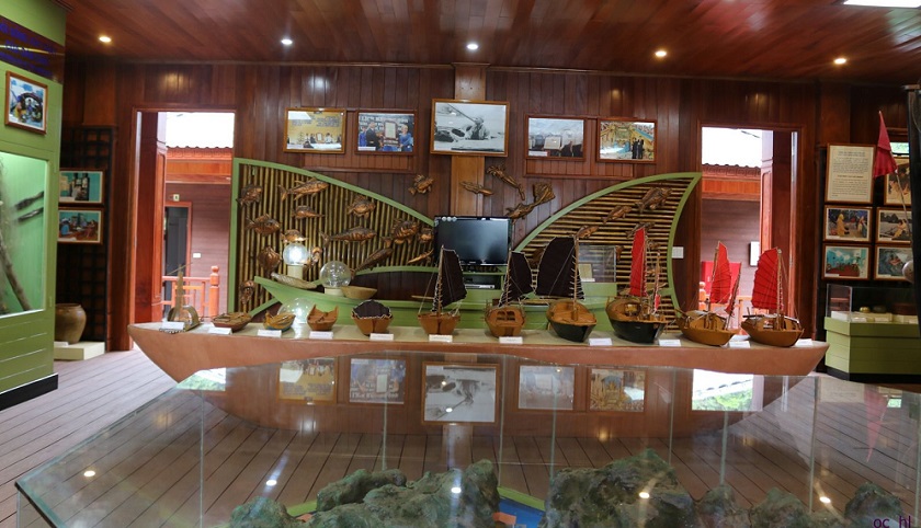 Trung tâm văn hóa nổi Cửa Vạn