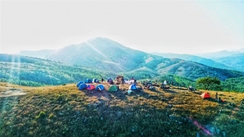 Khám phá danh thắng đỉnh Bình Hương ở Quảng Ninh