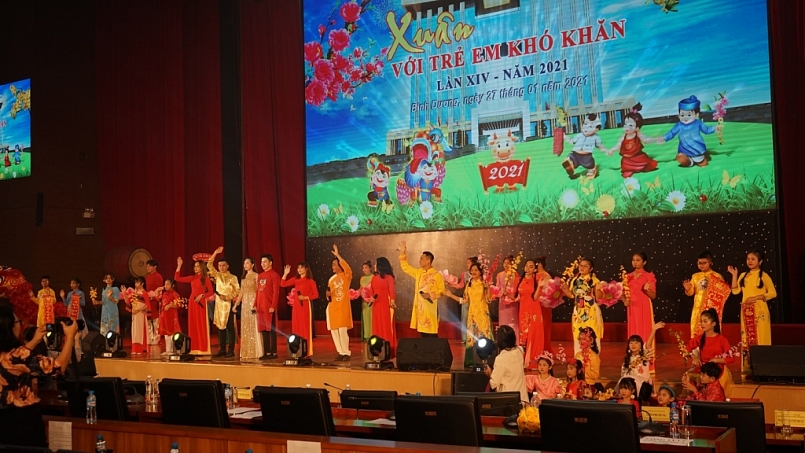 Những tiết mục văn nghệ mang đến không khí xuân rộn ràng tại chương trình Những tiết mục văn nghệ mang đến không khí xuân rộn ràng tại chương trình