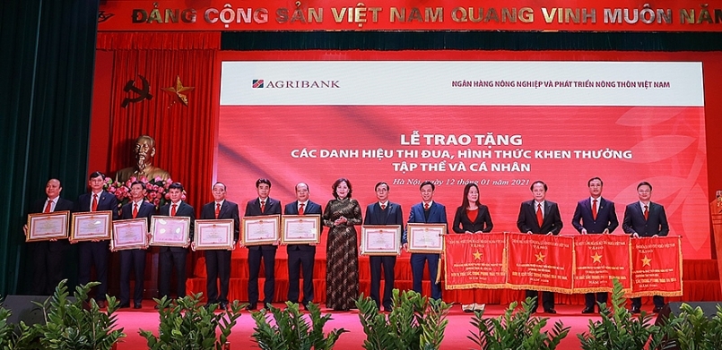 Những nỗ lực, cống hiến của tập thể, cá nhân trong hệ thống Agribank đã được ghi nhận bằng các danh hiệu cao quý do Nhà nước và Ngành Ngân hàng trao tặng