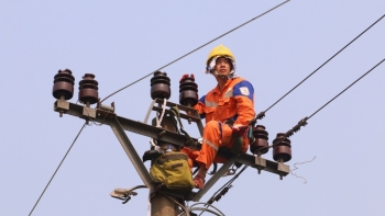 Tiêu thụ điện tăng kỷ lục, EVNNPC tiết giảm điện tự dùng tại công sở