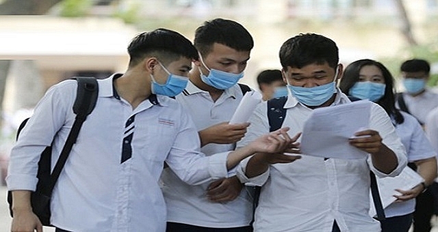 Thí sinh yên tâm dự thi - Ảnh: EVNNPC