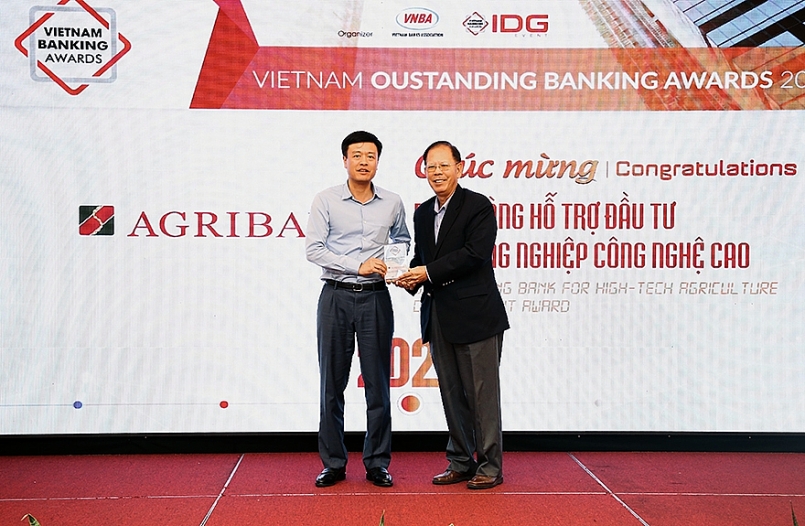Agribank được vinh danh 2 giải thưởng Ngân hàng Việt Nam tiêu biểu 2020 Agribank được vinh danh 2 giải thưởng Ngân hàng Việt Nam tiêu biểu 2020