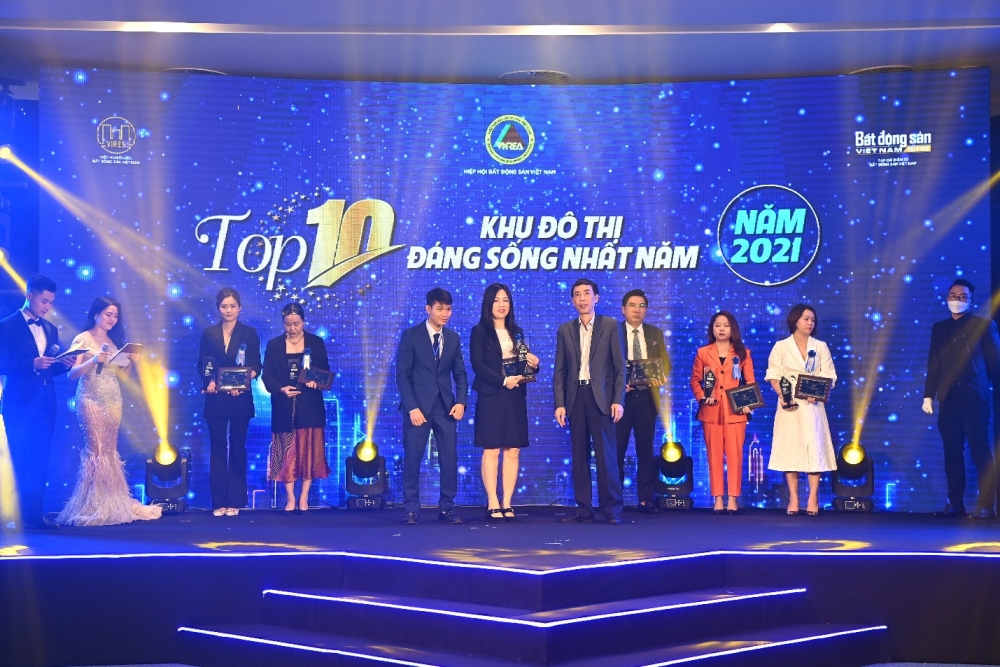 Van Phuc City nhận 2 danh hiệu Bất động sản dẫn đầu 2021 – 2022
