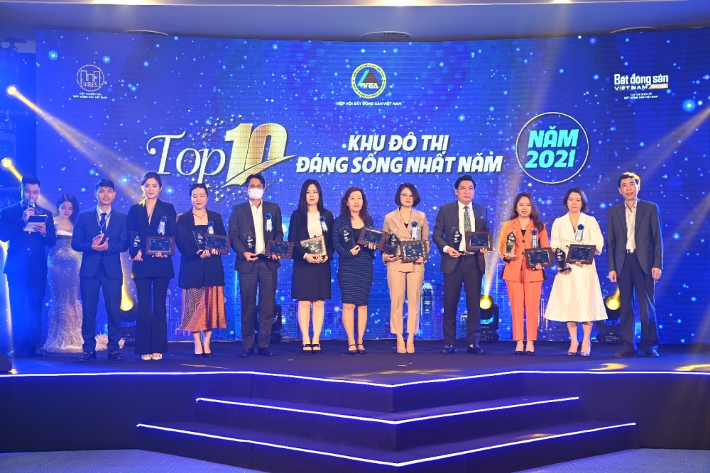Van Phuc City nhận 2 danh hiệu Bất động sản dẫn đầu 2021 – 2022