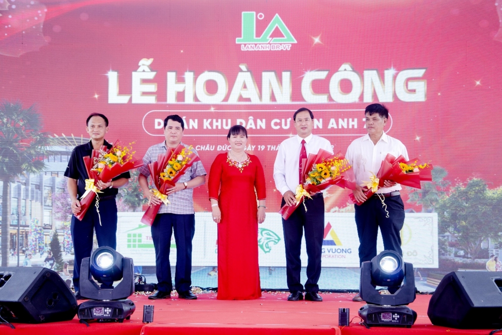 2201-lan-anh