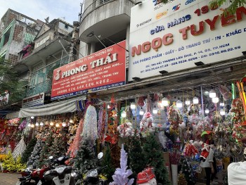 Đồ trang trí Giáng sinh nội địa được người tiêu dùng ưa chuộng hơn