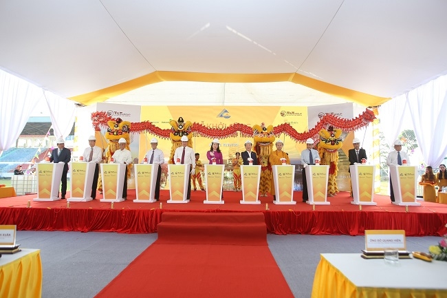 Ông Đỗ Quang Hiển, Chủ tịch HĐQT kiêm TGĐ Tập đoàn T&T Group và các đại biểu bấm nút khởi công dự án. Ông Đỗ Quang Hiển, Chủ tịch HĐQT kiêm TGĐ Tập đoàn T&T Group và các đại biểu bấm nút khởi công dự án.