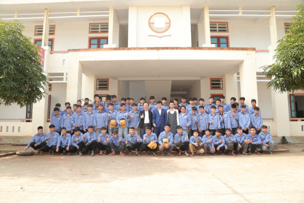 Địa chỉ đào tạo nghề, giải quyết việc làm cho học sinh người dân tộc thiểu số, hộ nghèo