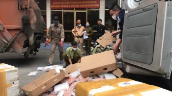 Quảng Ninh kiểm tra xe ô tô vận chuyển hơn 1 tấn chân gà tẩm ướp không rõ nguồn gốc