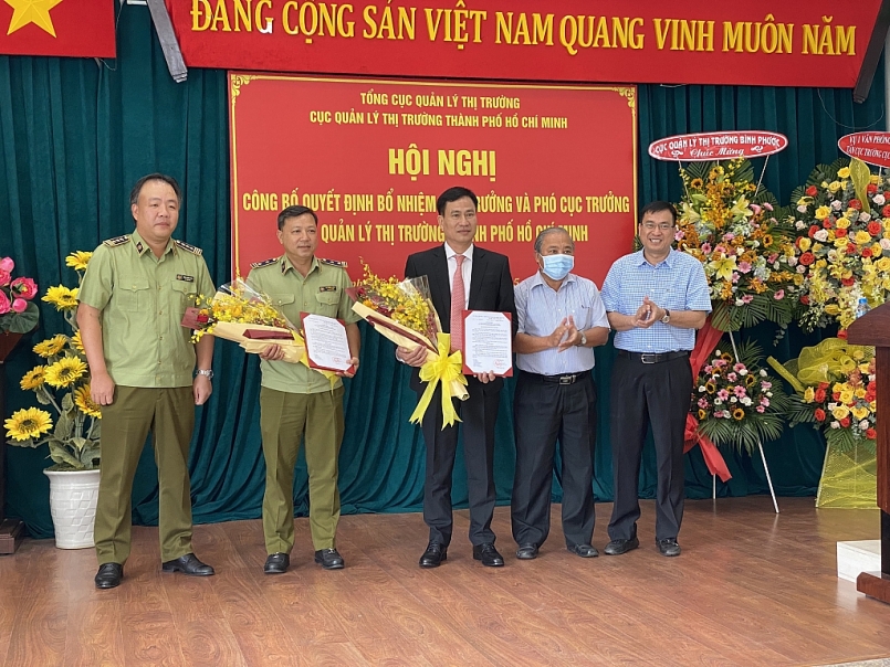 Ngày 6/5 vừa qua, Tổng cục trưởng QLTT Trần Hữu Linh chính thức trao quyết định bổ nhiệm cho lãnh đạo Cục QLTT TP.HCM