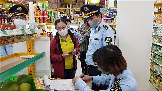 Lực lượng Q;LTT tiến hành lập biên bản vụ việc để củng cố hồ sơ xử lý theo qui định Lực lượng Q;LTT tiến hành lập biên bản vụ việc để củng cố hồ sơ xử lý theo qui định