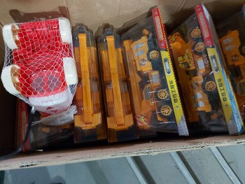 Kho chứa đồ chơi trung thu rộng trên 300m2 bị triệt phá tại Nam Định