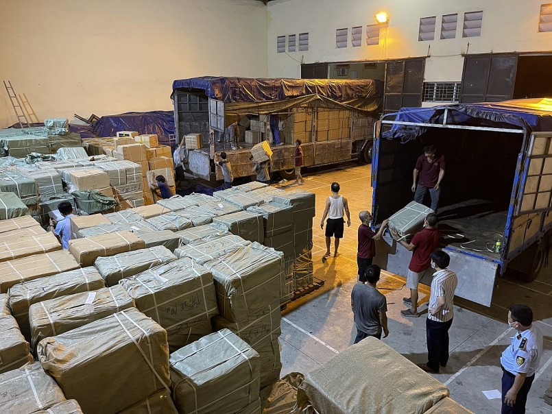 Hơn 4 triệu sản phẩm hàng hóa có nhãn hiệu Gillette, Croma, Bic, Thiên Long, Plog, trị giá lô hàng ước tính gần 10 tỷ đồng Hơn 4 triệu sản phẩm hàng hóa có nhãn hiệu Gillette, Croma, Bic, Thiên Long, Plog, trị giá lô hàng ước tính gần 10 tỷ đồng