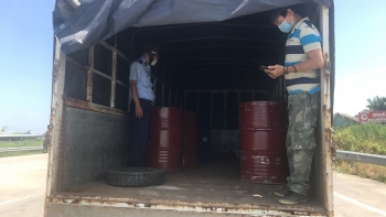 Bản tin hàng giả hàng nhái: Phát hiện 3.000 lít hóa chất công nghiệp vi phạm