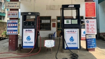 Treo biển "về ăn cơm", cửa hàng xăng dầu bị phạt 10 trệu đồng