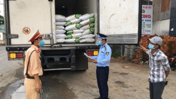Bản tin hàng giả, hàng nhái: Phát hiện 15 tấn phân bón nhập khẩu vi phạm nhãn