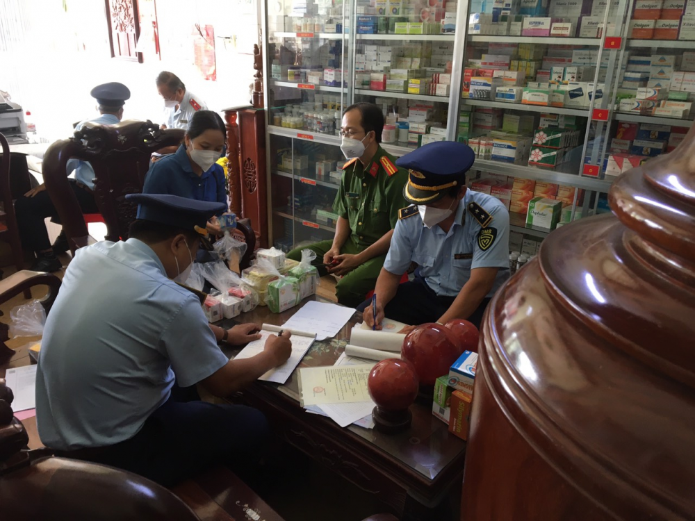 Đoàn kiểm tra liên ngành 389/TG tiến hành lấy tổng cộng 20 mẫu thực phẩm chức năng, thực phẩm bảo vệ sức khỏe gửi thử nghiệm chất lượng Đoàn kiểm tra liên ngành 389/TG tiến hành lấy tổng cộng 20 mẫu thực phẩm chức năng, thực phẩm bảo vệ sức khỏe gửi thử nghiệm chất lượng