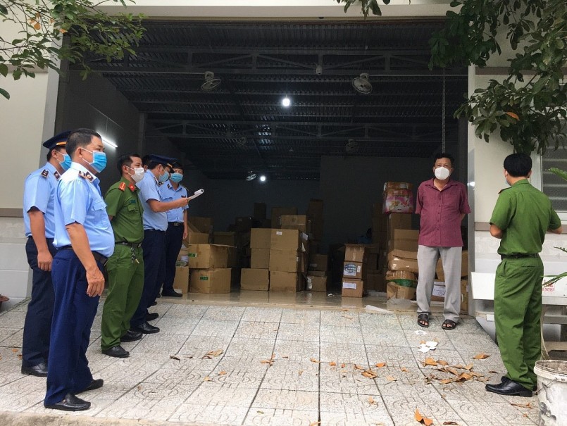 Kiểm tra kho Công ty TNHH MTV sản xuất mỹ phẩm Vương Ngọc tại An Giang Kiểm tra kho Công ty TNHH MTV sản xuất mỹ phẩm Vương Ngọc tại An Giang