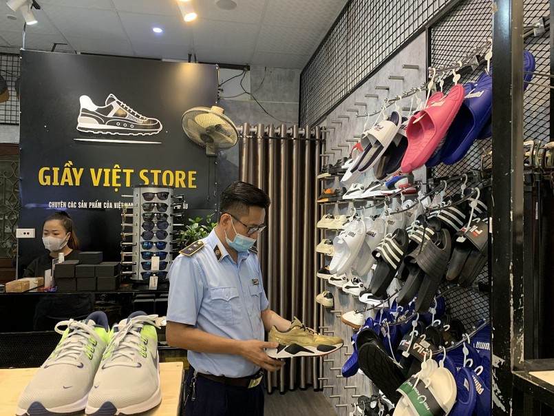 Một trong 15 điểm kinh doanh do 8 đội ra quan kiểm tra trong cùng ngày 19/11/2021