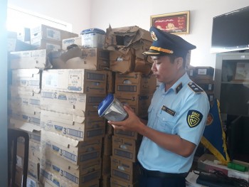 Long An tạm giữ 2.400 hộp sữa Ensure Gold nghi nhập lậu