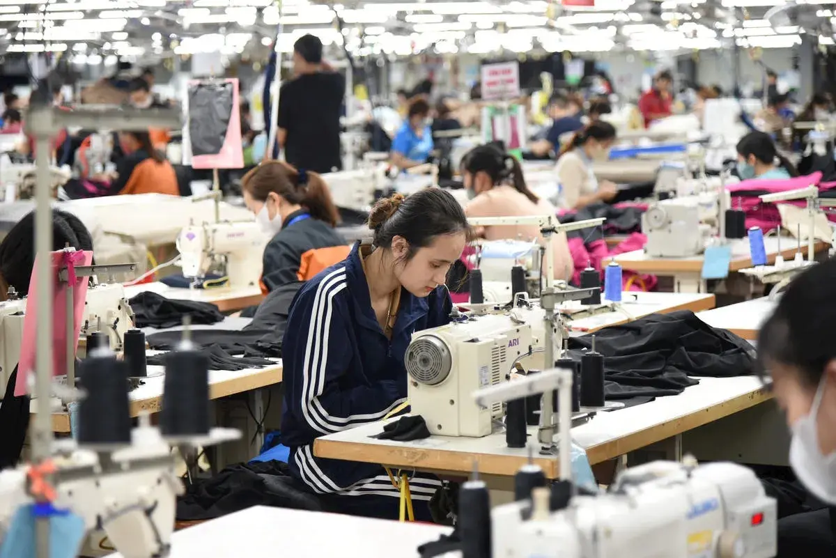 Người lao động đề xuất giảm giờ làm, kết hợp làm việc trực tuyến tại nhà, chống kiệt sức trong kỷ nguyên AI