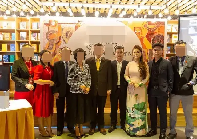Lộ diện hình ảnh hiếm hoi 2 thiếu gia nhà 'vua cà phê' Đặng Lê Nguyên Vũ Lộ diện hình ảnh hiếm hoi 2 thiếu gia nhà 'vua cà phê' Đặng Lê Nguyên Vũ