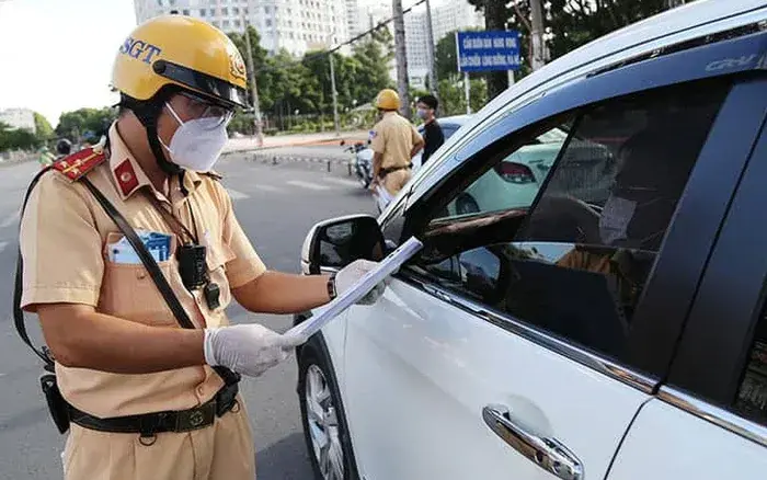 Từ ngày 15/8, chủ xe có thể bị phạt tới 52 triệu đồng nếu giao xe cho người khác thực hiện hành vi này