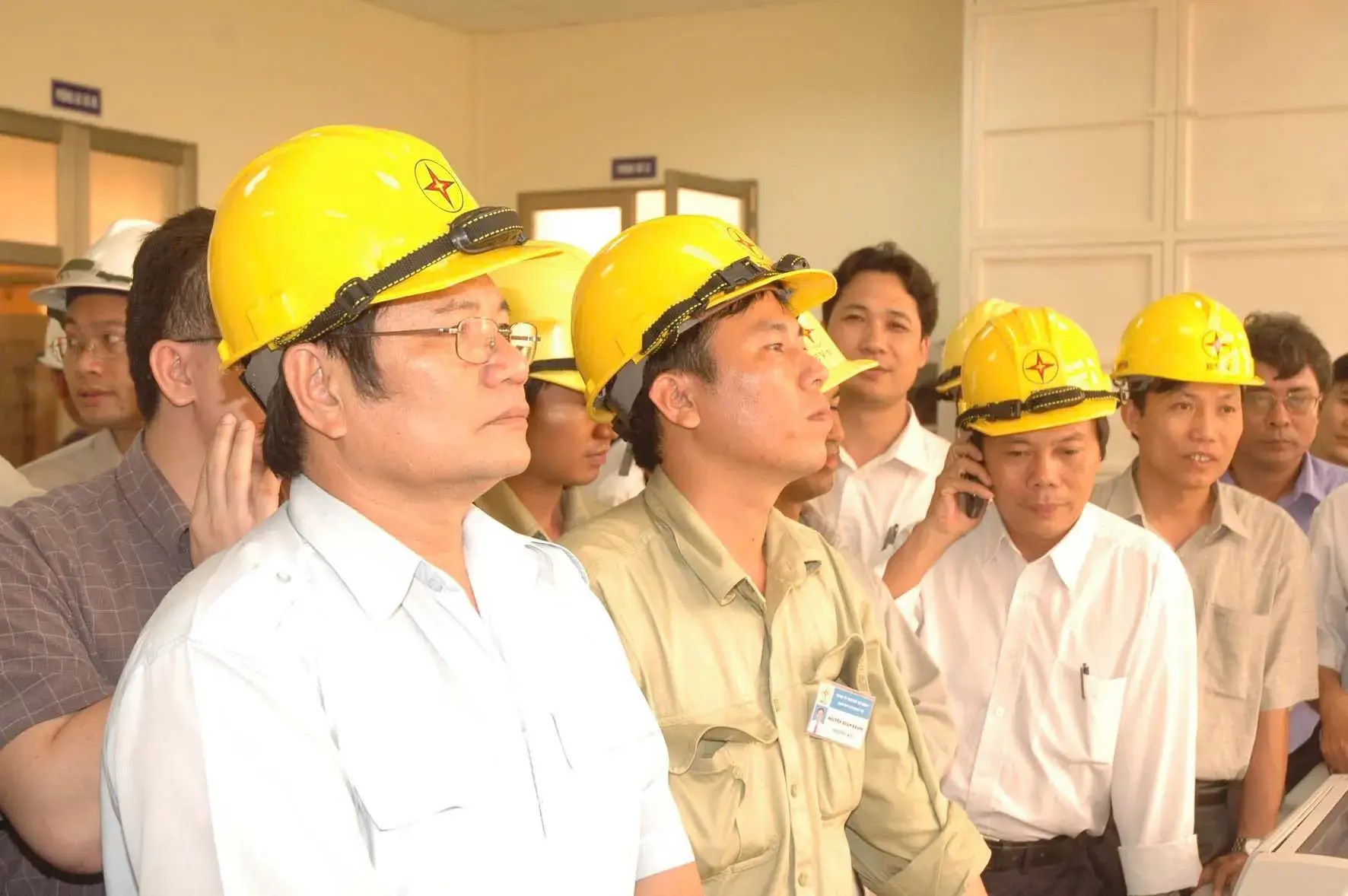 Việt Nam đầu tư hơn 35.298 tỷ đồng, dựng hàng nghìn trụ cột bê tông cùng 300.000 tấn sắt thép từ Bắc chí Nam, kiến tạo kỳ tích lịch sử khiến thế giới ngỡ ngàng