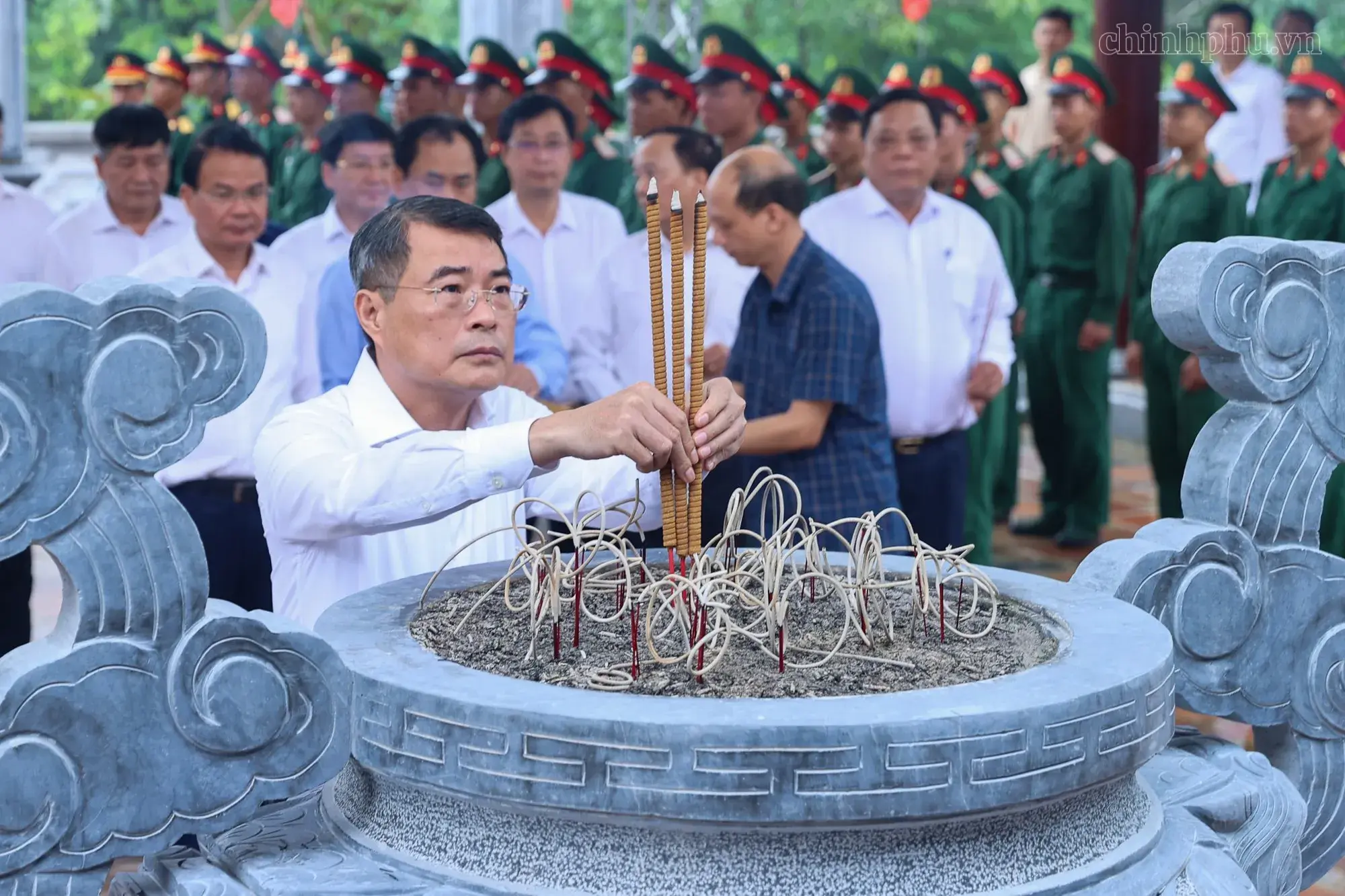 Thủ tướng Lê Minh Hưng tưởng niệm Chủ tịch Hồ Chí Minh, Đại tướng Võ Nguyên Giáp và các Anh hùng liệt sĩ tại Điện Biên Phủ Thủ tướng Lê Minh Hưng tưởng niệm Chủ tịch Hồ Chí Minh, Đại tướng Võ Nguyên Giáp và các Anh hùng liệt sĩ tại Điện Biên Phủ
