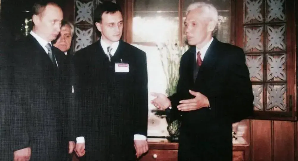 Người lính Việt duy nhất được đích thân Tổng thống Putin mời sang thăm Nga: Từng làm cận vệ bảo vệ Bác Hồ, 16 năm giữ cương vị Giám đốc Khu Di tích Chủ tịch Hồ Chí Minh