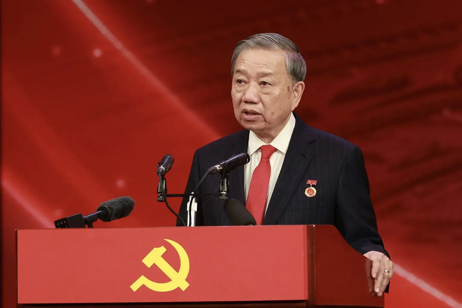 Phát biểu của Tổng Bí thư Tô Lâm tại lễ tuyên dương Bí thư chi bộ xuất sắc và trao giải Búa liềm Vàng- Ảnh 2. Phát biểu của Tổng Bí thư Tô Lâm tại lễ tuyên dương Bí thư chi bộ xuất sắc và trao giải Búa liềm Vàng- Ảnh 2.