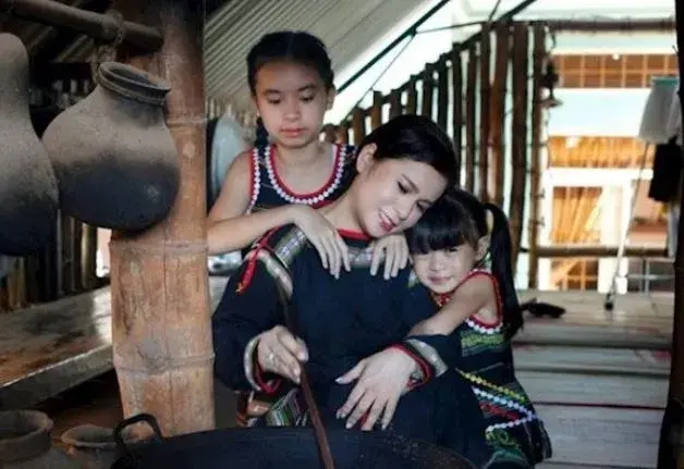 Ông Đặng Lê Nguyên Vũ và bà Lê Hoàng Diệp Thảo: Quan điểm chung về 2 điều 'đặc biệt nhất' dù đã chia tay Ông Đặng Lê Nguyên Vũ và bà Lê Hoàng Diệp Thảo: Quan điểm chung về 2 điều 'đặc biệt nhất' dù đã chia tay