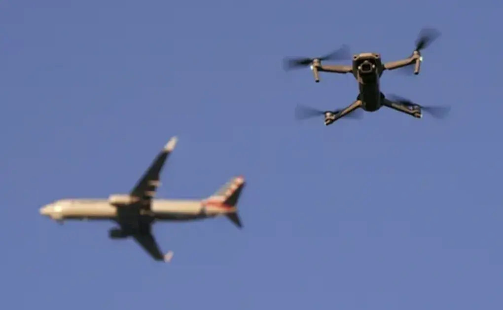 UAV xuất hiện gần sân bay Nội Bài, 16 chuyến bay bị ảnh hưởng - 1