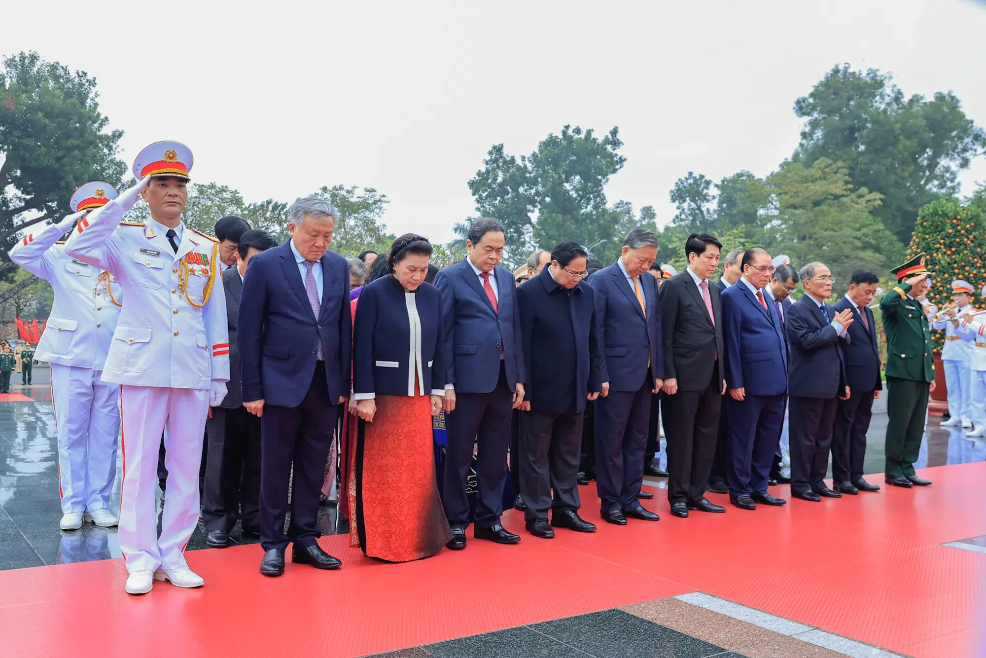 Lãnh đạo Đảng, Nhà nước vào Lăng viếng Chủ tịch Hồ Chí Minh nhân dịp Tết Nguyên đán Bính Ngọ- Ảnh 4.