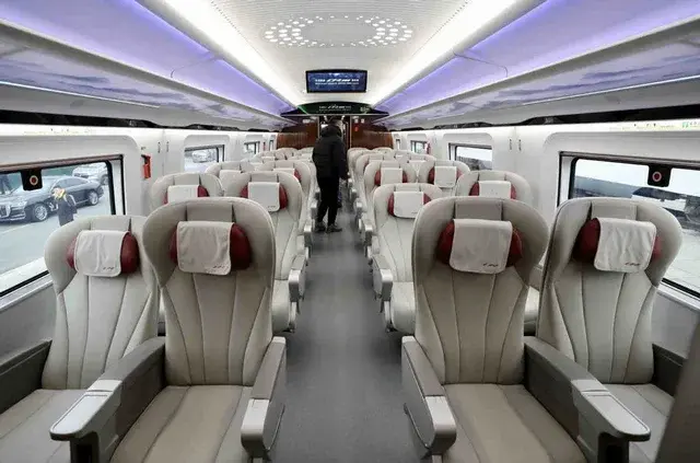 Chuyến tàu cao tốc nối thủ đô với đô thị biển: Có từ 2008, đi chưa tới 30 phút, giờ vẫn chạy tốt - Ảnh 3.