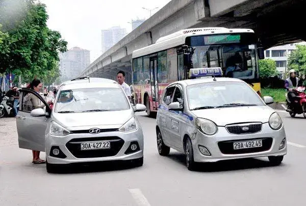 Xe biển trắng có được phép chạy dịch vụ hay không?