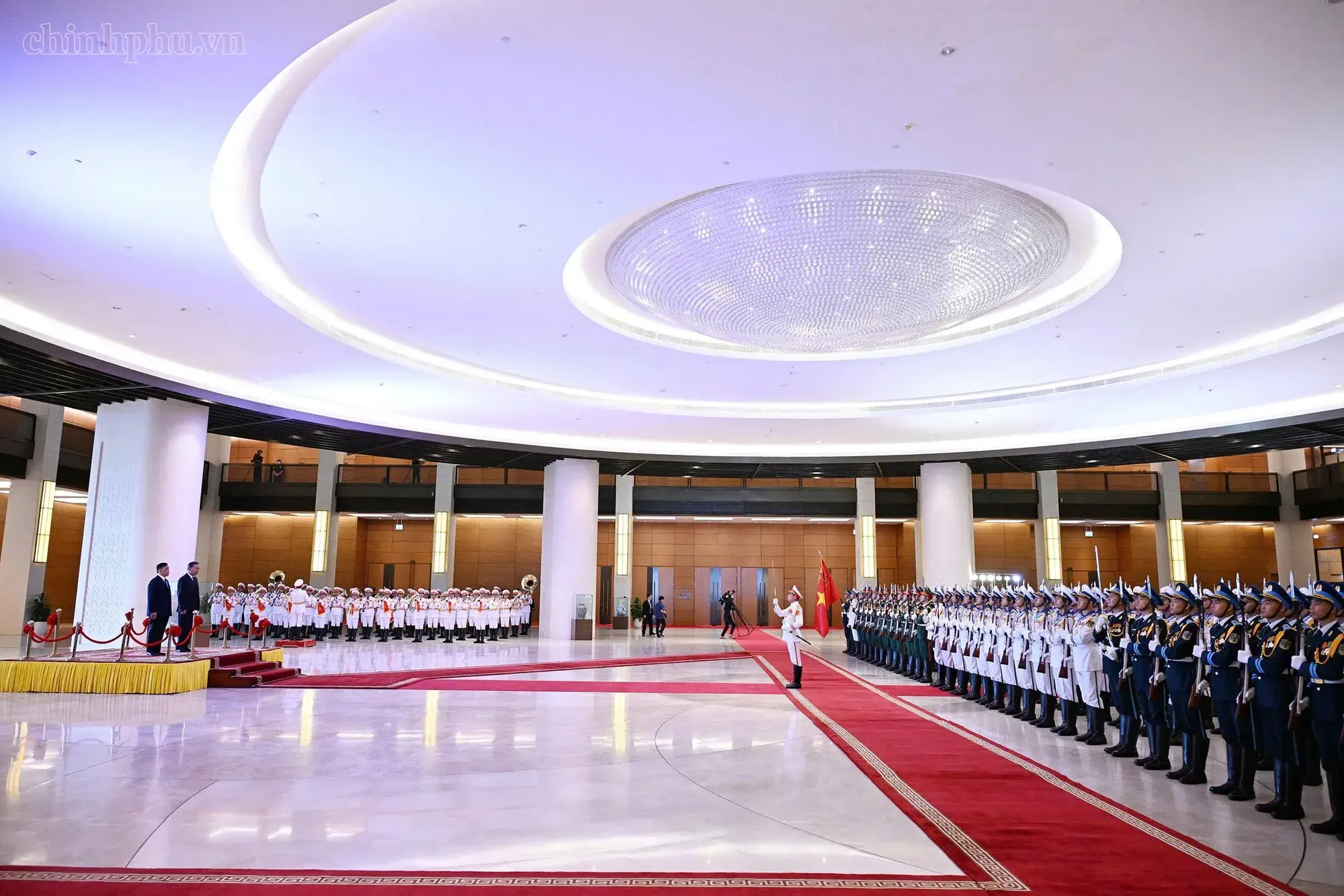 Tổng Bí thư, Chủ tịch nước Tô Lâm chủ trì Lễ đón chính thức Nhà vua Vương quốc Thái Lan và Hoàng hậu- Ảnh 2.