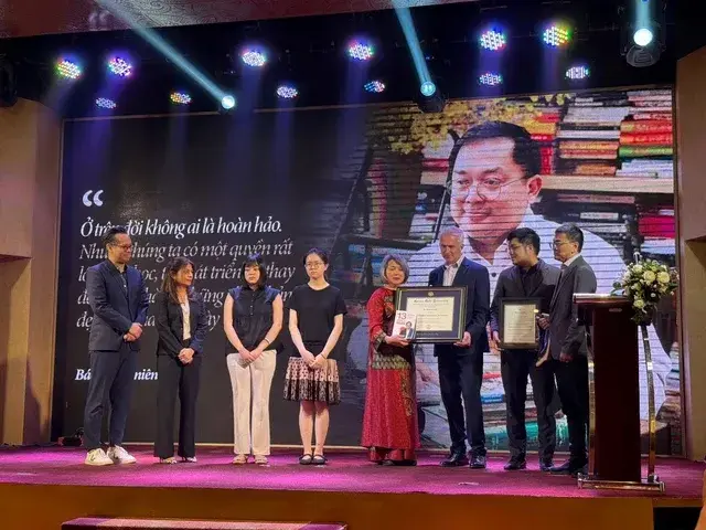 Ông Hoàng Nam Tiến được trao bằng Tiến sĩ danh dự từ đại học Mỹ