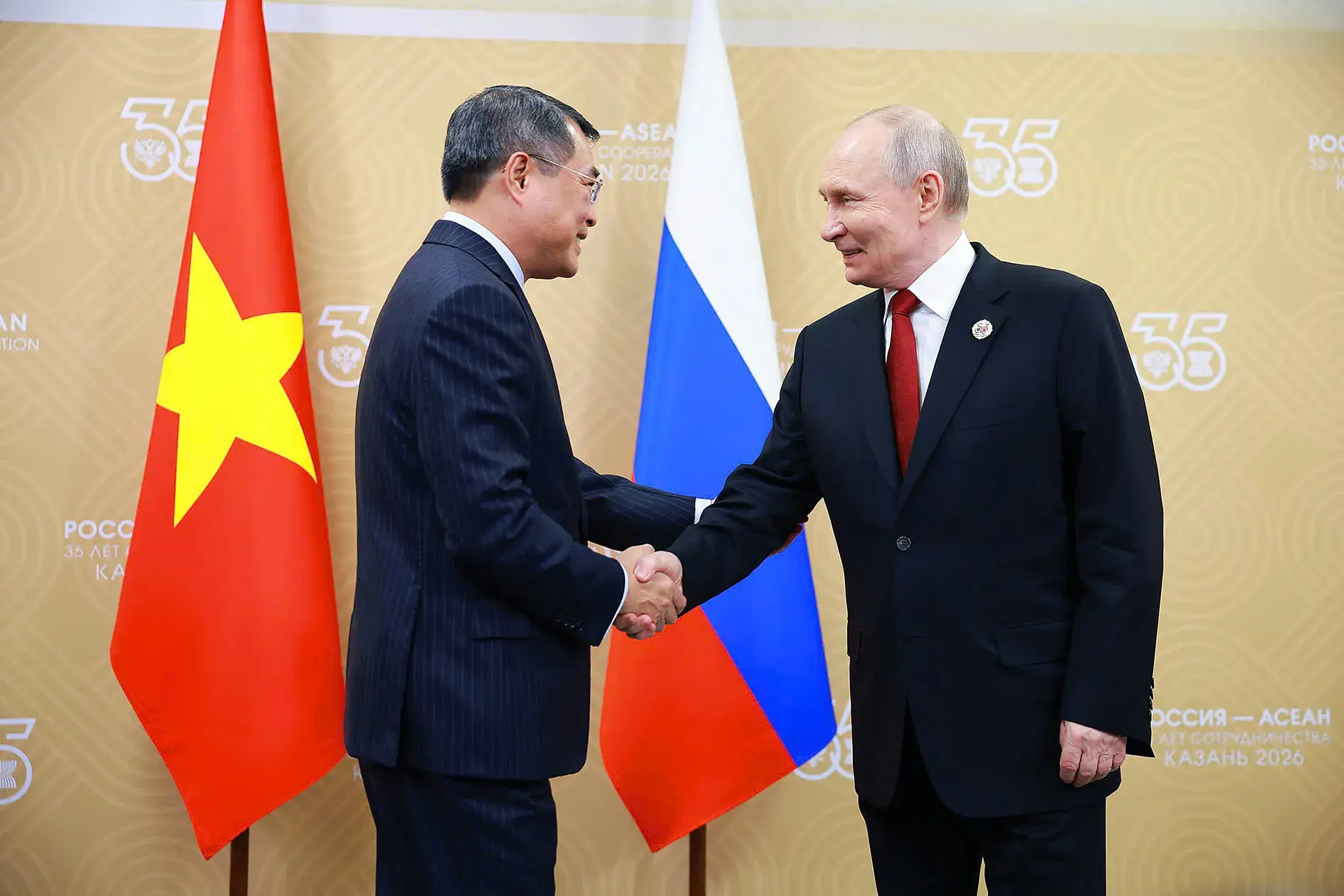 Thủ tướng Chính phủ Lê Minh Hưng hội kiến Tổng thống Nga Vladimir Putin- Ảnh 1.