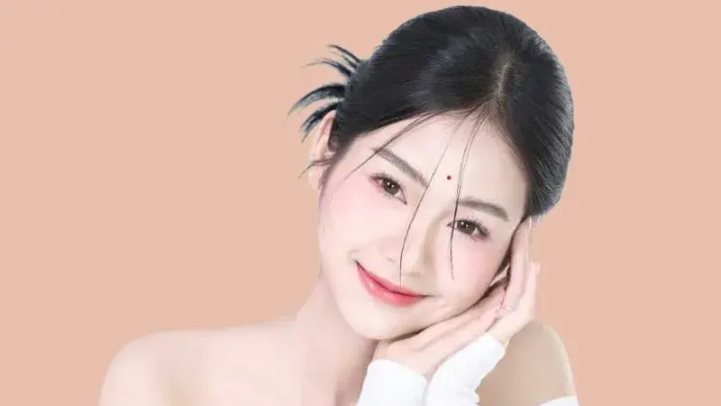 Nốt ruồi giữa trán: Luận giải vận mệnh, tình duyên, sự nghiệp tốt hay xấu?