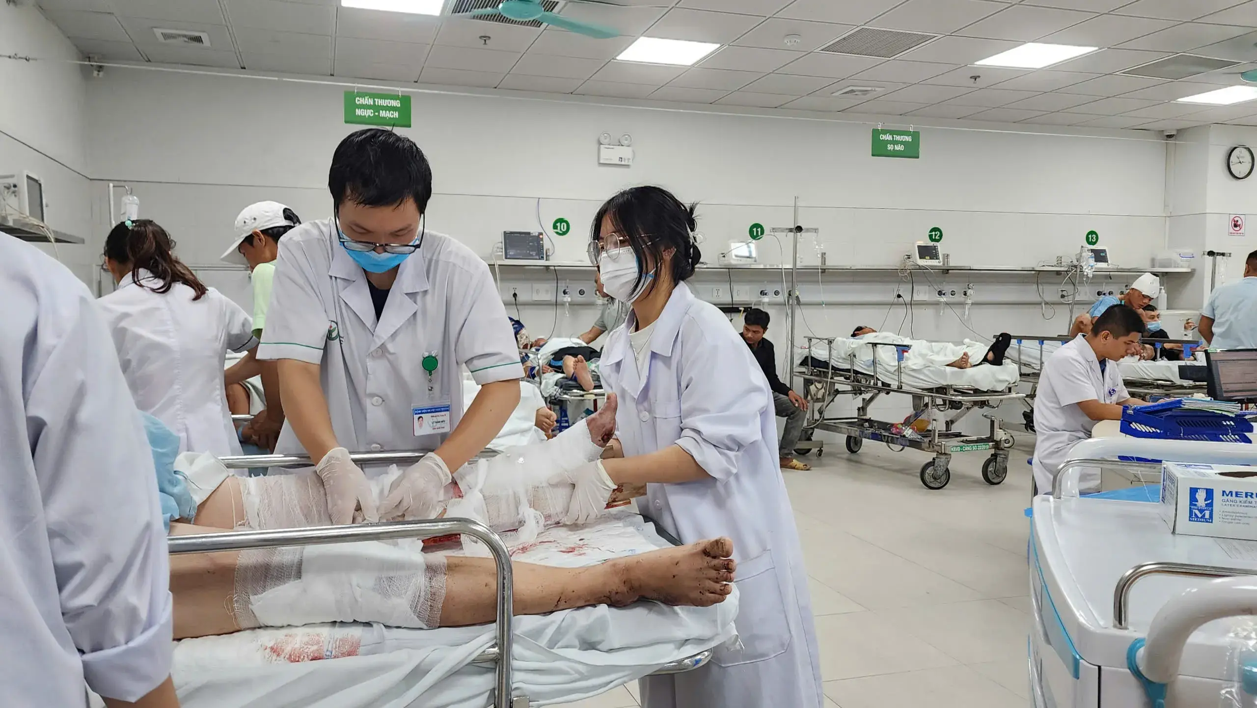 Gần 50% số ca cấp cứu ở Bệnh viện Việt Đức liên quan đến tai nạn giao thông