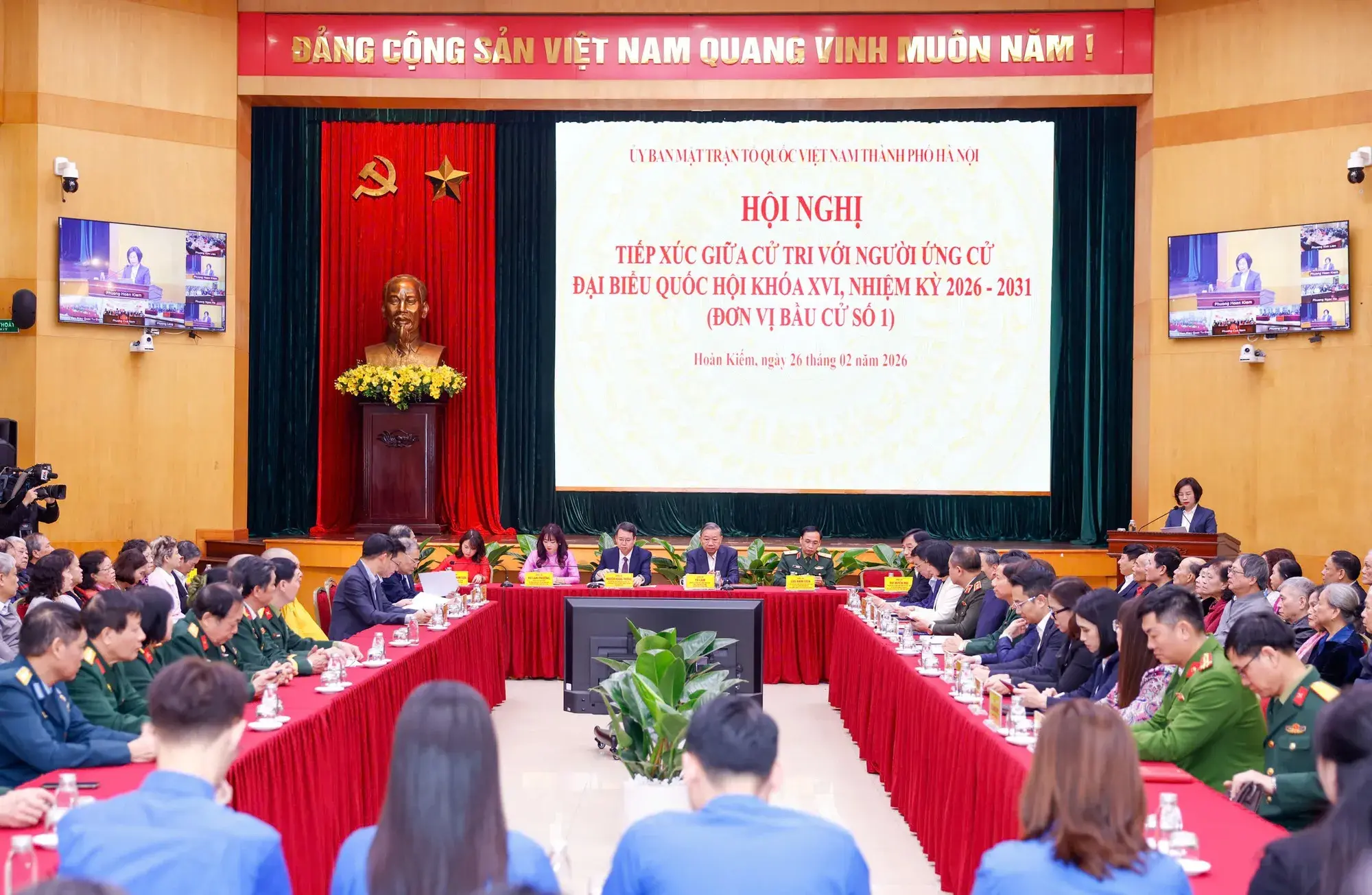 Tổng Bí thư Tô Lâm dự Hội nghị tiếp xúc giữa cử tri với người ứng cử đại biểu Quốc hội khóa XVI tại Hà Nội- Ảnh 2. Tổng Bí thư Tô Lâm dự Hội nghị tiếp xúc giữa cử tri với người ứng cử đại biểu Quốc hội khóa XVI tại Hà Nội- Ảnh 2.