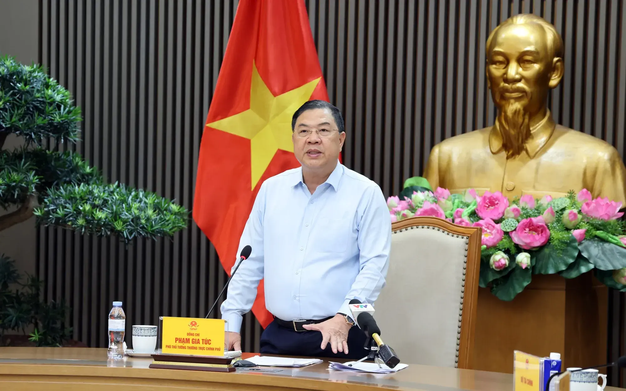 Phó Thủ tướng Thường trực Phạm Gia Túc: Phát triển thị trường trong nước thành điểm tựa quan trọng cho tăng trưởng- Ảnh 1. Phó Thủ tướng Thường trực Phạm Gia Túc: Phát triển thị trường trong nước thành điểm tựa quan trọng cho tăng trưởng- Ảnh 1.