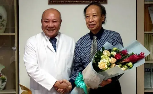 PGS.TS Nguyễn Văn Thạch rơi nước mắt cảm ơn… người bệnh - 1