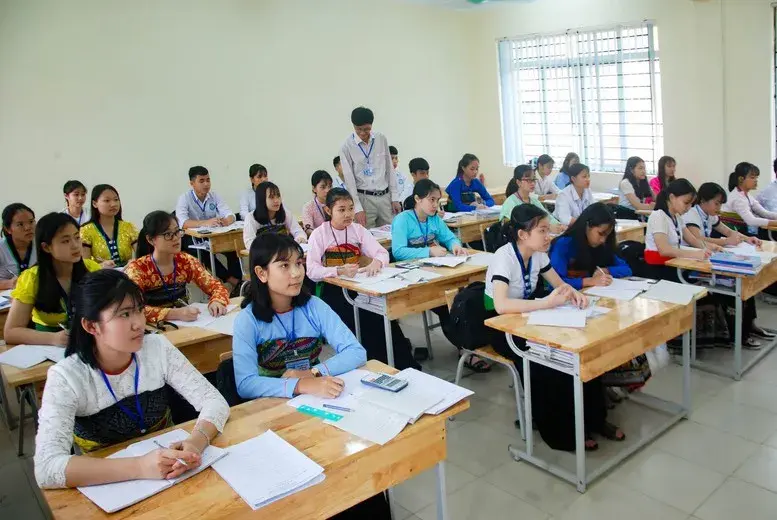 Học sinh dân tộc thiểu số rất ít người được tuyển thẳng vào trường phổ thông dân tộc nội trú - Ảnh 1. Học sinh dân tộc thiểu số rất ít người được tuyển thẳng vào trường phổ thông dân tộc nội trú - Ảnh 1.